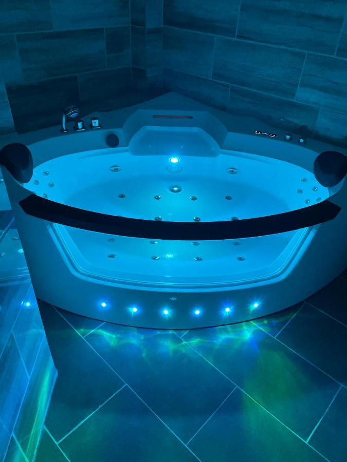 Apartmán Jacuzzi And Privacy With 2 Balconies And Free Garage Budapešť Exteriér fotografie